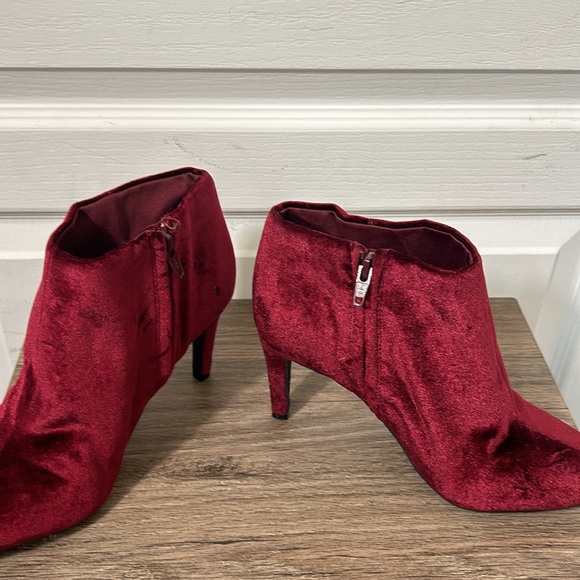 OLD NAVY MARION WINE COLOUR VELOUR POINTY TOE HIGH HEELS BOOTIE SIZE 8 - Picture 11 of 11